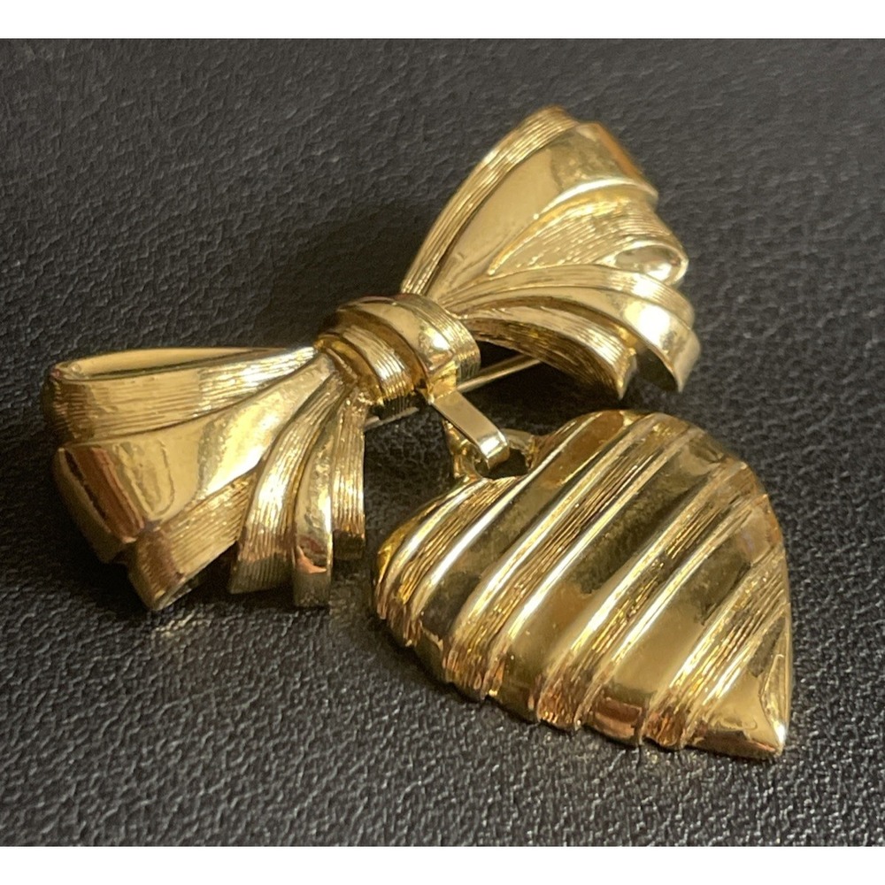 Vintage AVON Bow Brooch Dangler Heart "I Love You Grandmother" Gold Tone Pin - Picture 2 of 10